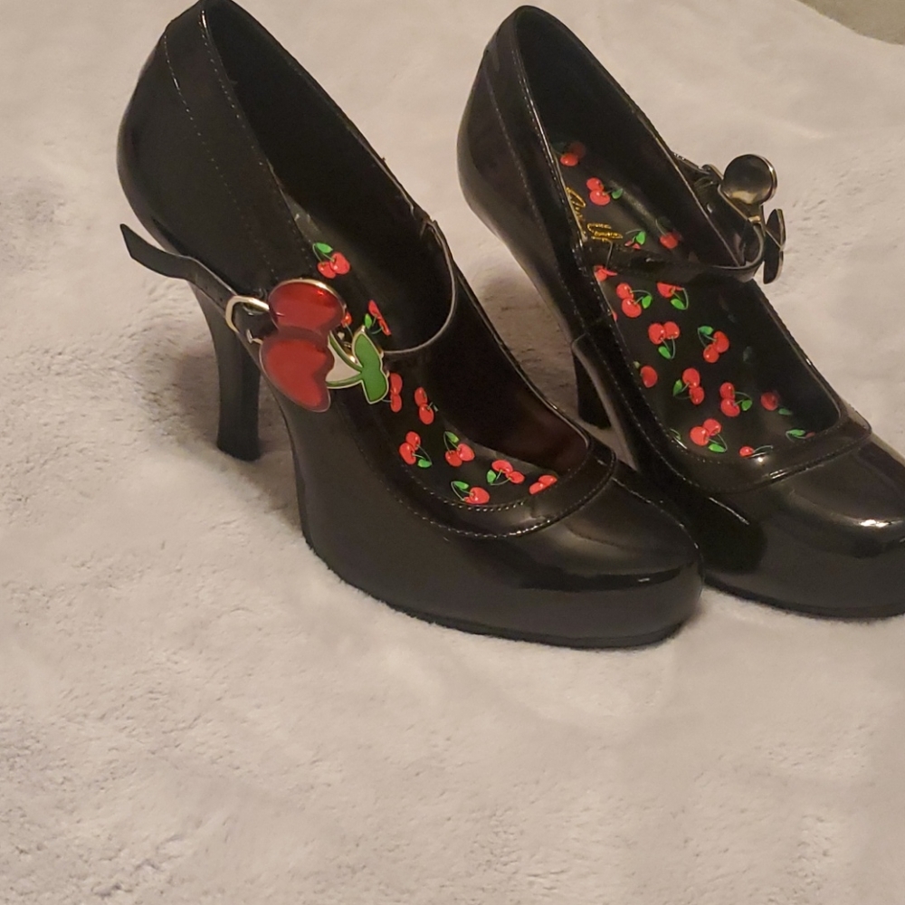 Size 9 stiletto heel shoes